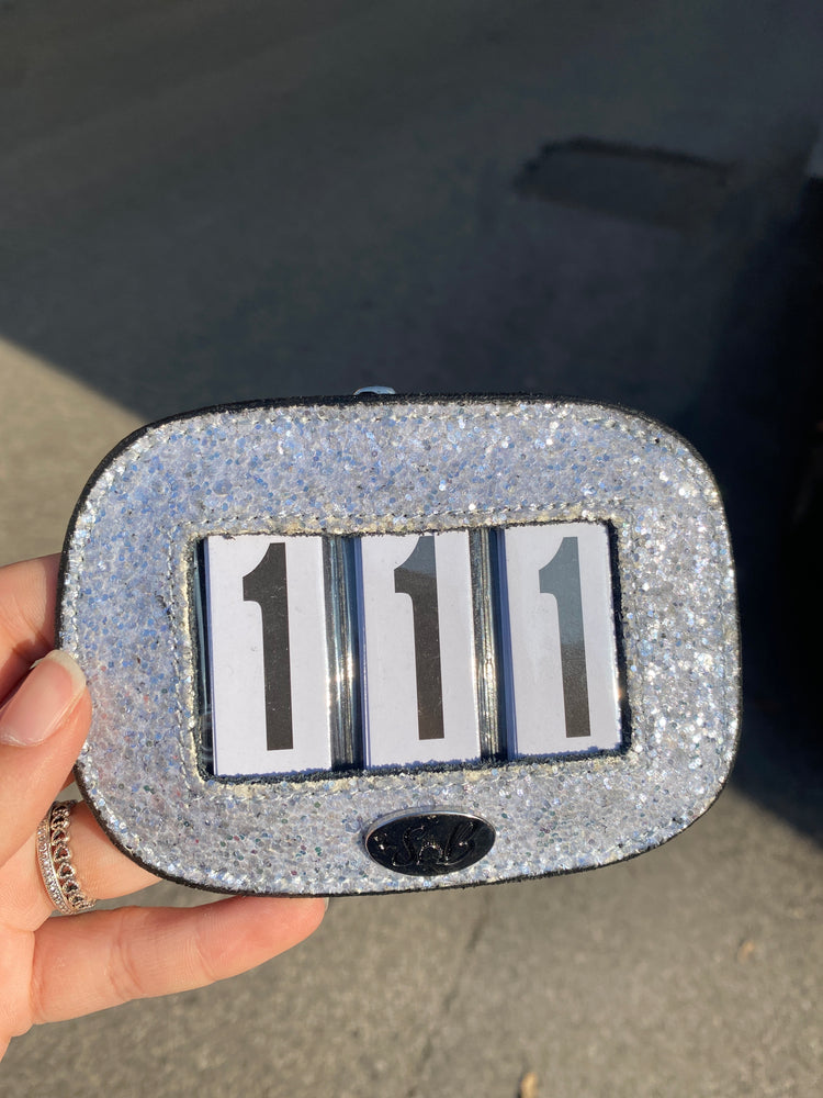 Targa con numero di cavallo glitterato