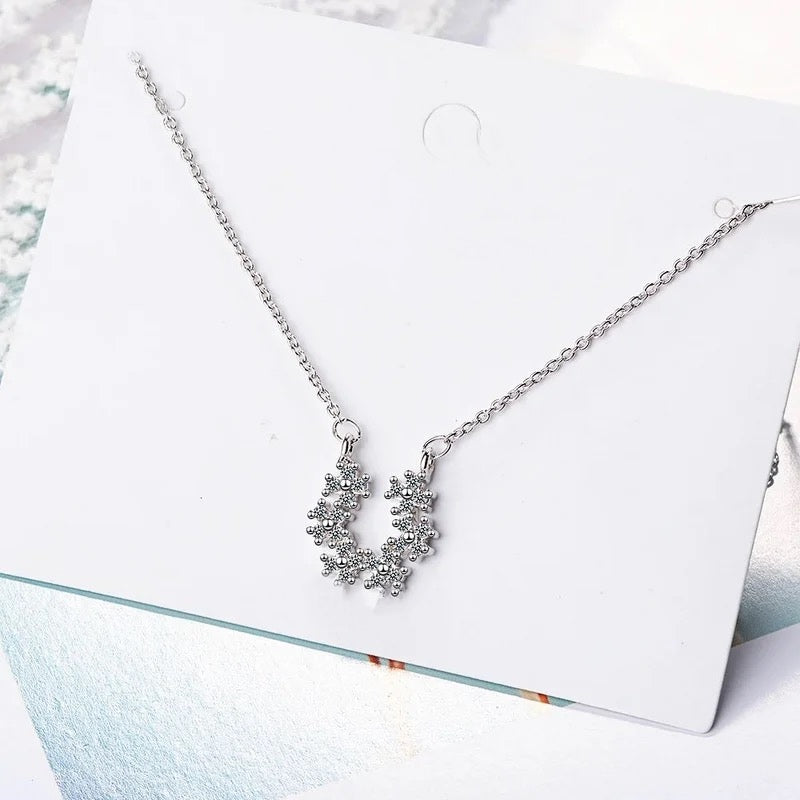 
            
                Load image into Gallery viewer, Snowflake Horseshoe Necklace
            
        